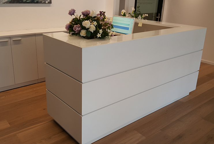 דלפק קבלה למשרד- דלפק פסים באפוקסי טופ זכוכית | מס': 2007