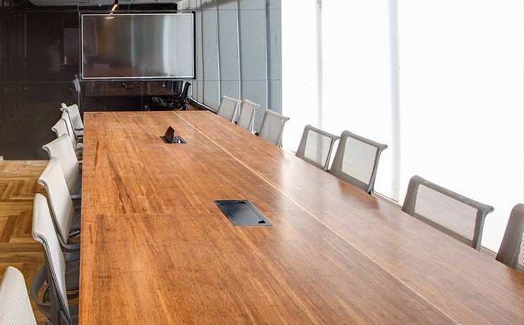 שולחן לחדר לישיבות