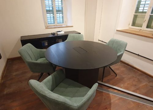 IMG 20230305 WA0029 500x360 - שולחן לחדר ישיבות