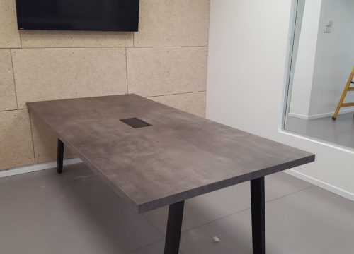 IMG 20230305 WA0052 500x360 - שולחן לחדר ישיבות
